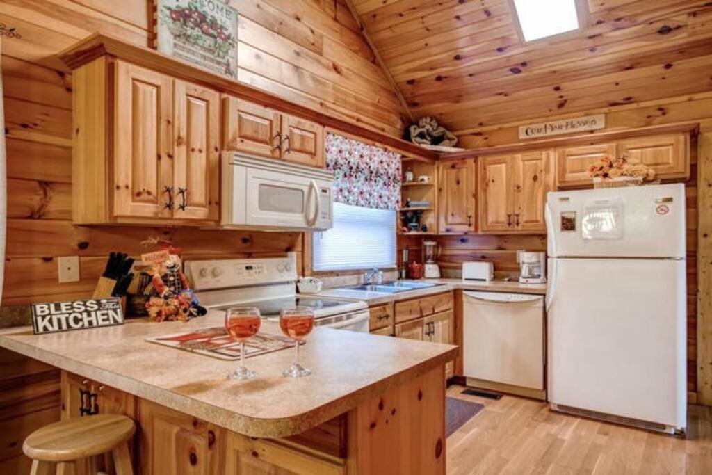 Great Location Pool Table Hot Tub Villa Gatlinburg Exterior foto