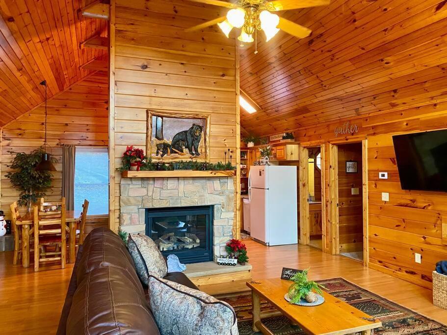 Great Location Pool Table Hot Tub Villa Gatlinburg Exterior foto