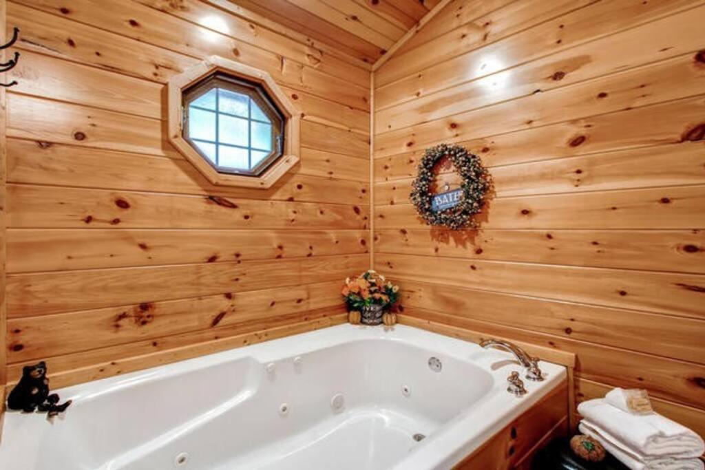 Great Location Pool Table Hot Tub Villa Gatlinburg Exterior foto